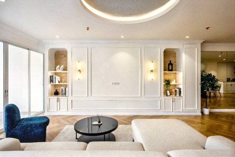 Condo in Bangkok, Thailand, 3 bedrooms  № 120416 - photo 2