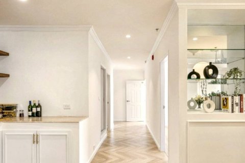 Condo in Bangkok, Thailand, 3 bedrooms  № 120416 - photo 10