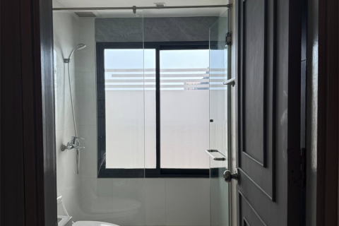 Condo in Bangkok, Thailand, 3 bedrooms  № 185477 - photo 8