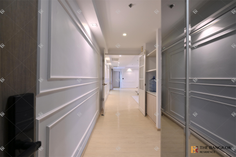 Condo in Bangkok, Thailand, 3 bedrooms  № 185477 - photo 5