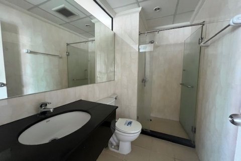 Condo in Watthana, Bangkok, Thailand, 2 bedrooms  № 153611 - photo 15