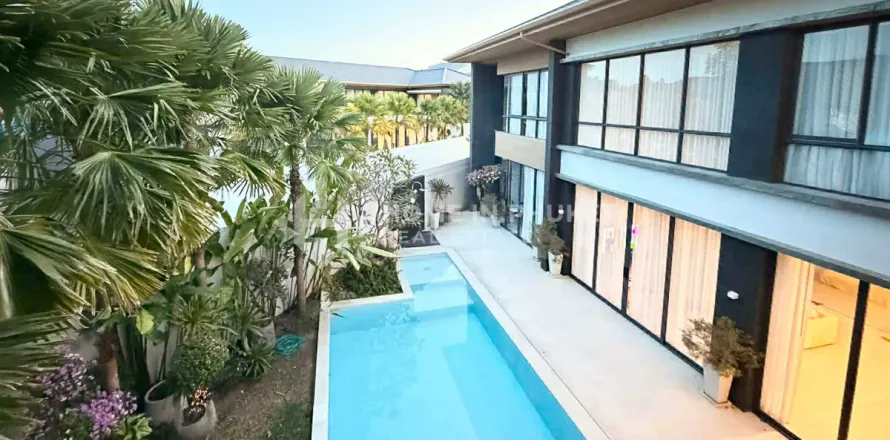 House in Phuket, Thailand 5 bedrooms № 209648