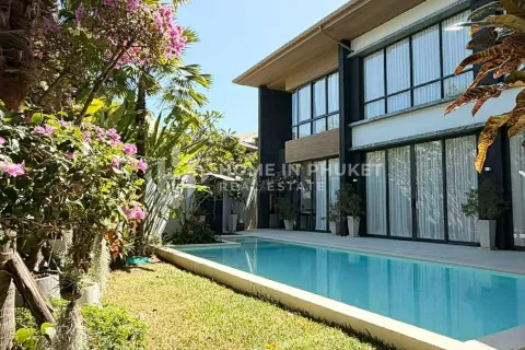 House in Phuket, Thailand 5 bedrooms № 209648 - photo 2