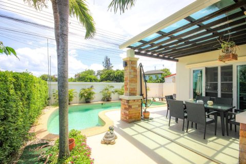 Villa in Hua Hin, Thailand 3 Schlafzimmer № 222099 - Foto 2