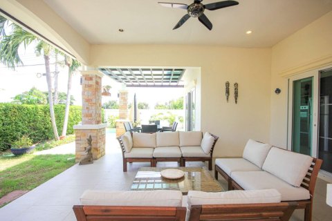 Villa in Hua Hin, Thailand 3 Schlafzimmer № 222099 - Foto 6