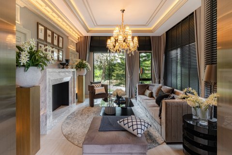 Villa in Bangkok, Thailand 4 bedrooms № 165437 - photo 2