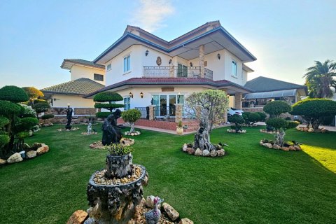 House in Hua Hin, Thailand 3 bedrooms № 169669 - photo 1