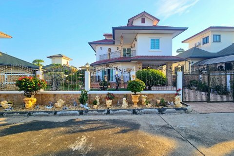 House in Hua Hin, Thailand 3 bedrooms № 169669 - photo 3