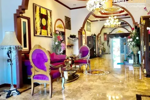 Casa de 7 dormitorios en Pattaya, Tailandia № 212132 - foto 4