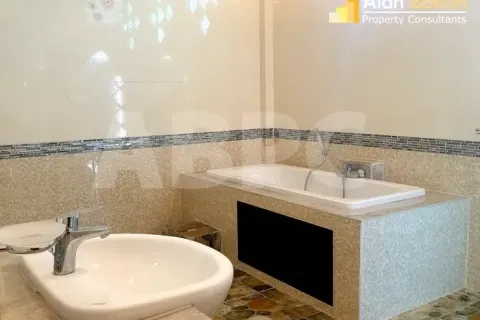 Casa de 7 dormitorios en Pattaya, Tailandia № 212132 - foto 8