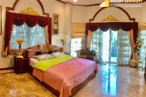 Casa de 7 dormitorios en Pattaya, Tailandia № 212132 - foto 5