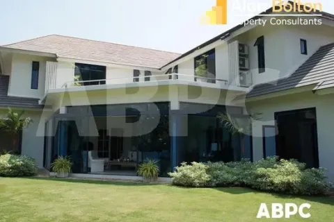 Casa de 7 dormitorios en Pattaya, Tailandia № 212134 - foto 5