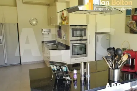 Casa de 7 dormitorios en Pattaya, Tailandia № 212134 - foto 3