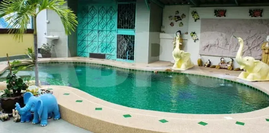 Casa de 3 dormitorios en Pattaya, Tailandia № 212128
