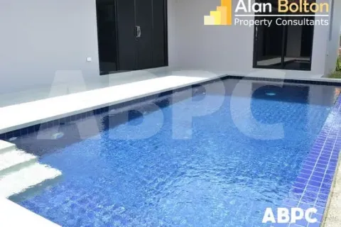Casa de 4 dormitorios en Pattaya, Tailandia № 212131 - foto 5