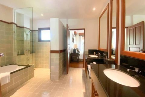 Villa in Phuket, Thailand 4 bedrooms № 163838 - photo 3