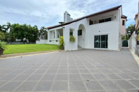 House in Bang Lamung, Thailand 3 bedrooms № 146900 - photo 1