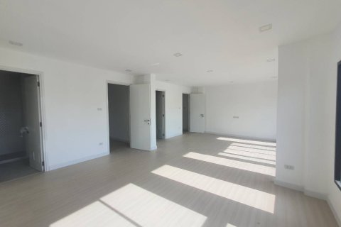 Townhouse in Saphan Sung, Bangkok, Thailand 3 bedrooms № 173857 - photo 23