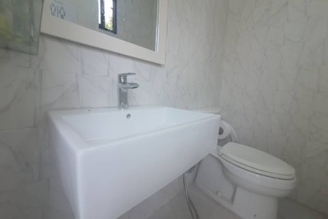 Townhouse in Saphan Sung, Bangkok, Thailand 3 bedrooms № 173857 - photo 7