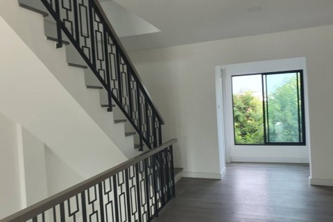 Townhouse in Saphan Sung, Bangkok, Thailand 3 bedrooms № 173857 - photo 4