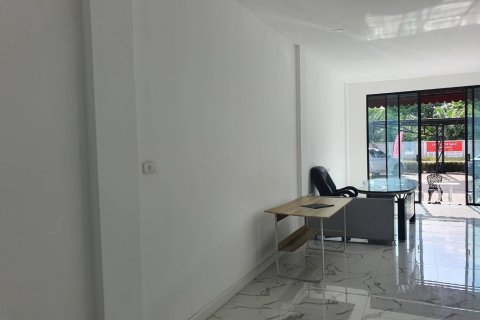 Townhouse in Saphan Sung, Bangkok, Thailand 3 bedrooms № 173857 - photo 11