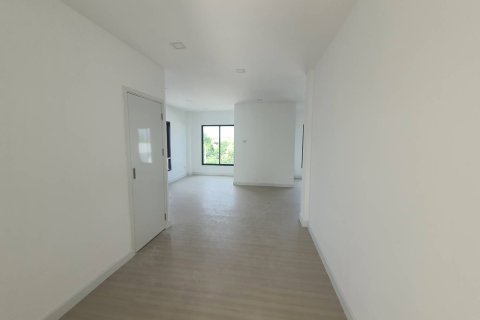 Townhouse in Saphan Sung, Bangkok, Thailand 3 bedrooms № 173857 - photo 25