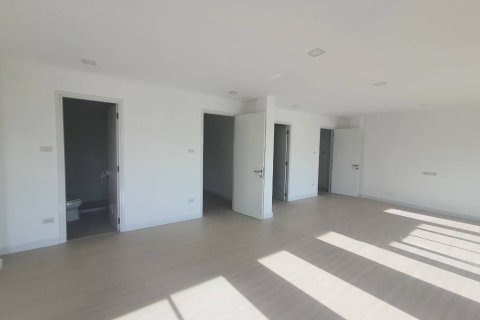 Townhouse in Saphan Sung, Bangkok, Thailand 3 bedrooms № 173857 - photo 22