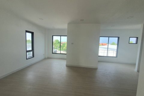 Townhouse in Saphan Sung, Bangkok, Thailand 3 bedrooms № 173857 - photo 24