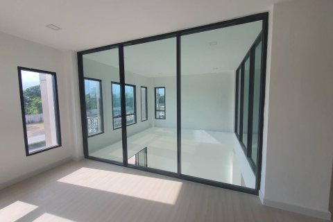 Townhouse in Saphan Sung, Bangkok, Thailand 3 bedrooms № 173857 - photo 14