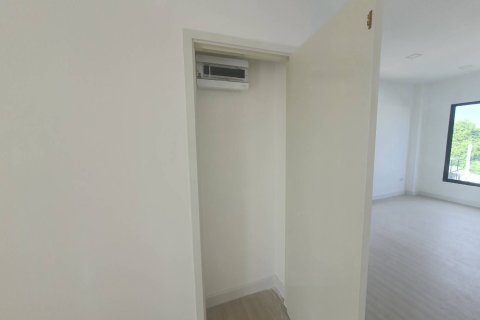 Townhouse in Saphan Sung, Bangkok, Thailand 3 bedrooms № 173857 - photo 26