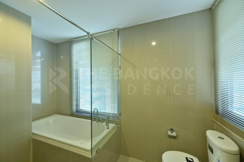 Condo in Bangkok, Thailand, 2 bedrooms  № 184996 - photo 2