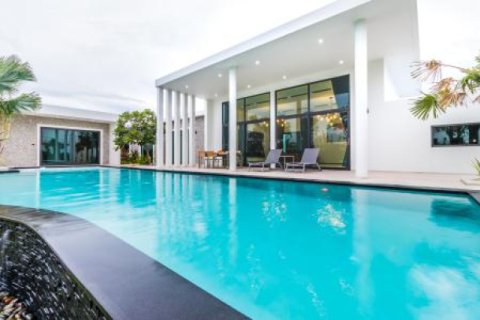 Villa in Hua Hin, Thailand 6 bedrooms № 193338