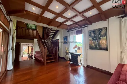 Casa de 4 dormitorios en Pattaya, Tailandia № 212479 - foto 4