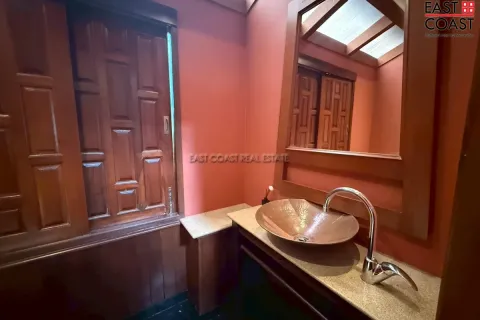 Casa de 4 dormitorios en Pattaya, Tailandia № 212479 - foto 17