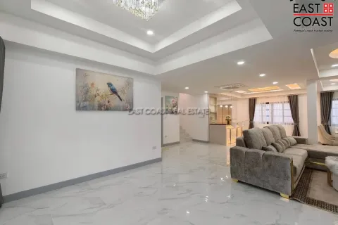 Casa de 4 dormitorios en Pattaya, Tailandia № 212482 - foto 12