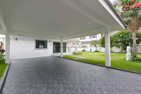Casa de 4 dormitorios en Pattaya, Tailandia № 212482 - foto 4