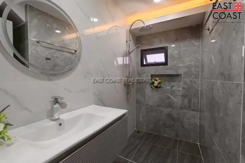 Casa de 4 dormitorios en Pattaya, Tailandia № 212482 - foto 18