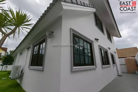 Casa de 4 dormitorios en Pattaya, Tailandia № 212482 - foto 8