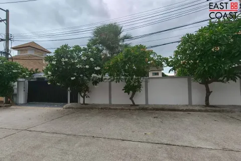 Casa de 4 dormitorios en Pattaya, Tailandia № 212482 - foto 3