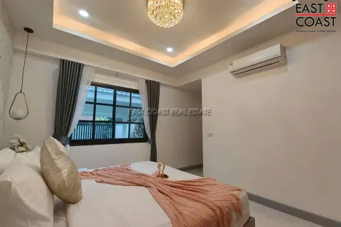 Casa de 4 dormitorios en Pattaya, Tailandia № 212482 - foto 19