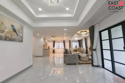 Casa de 4 dormitorios en Pattaya, Tailandia № 212482 - foto 11