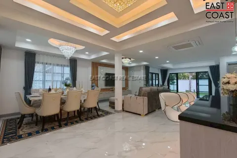 Casa de 4 dormitorios en Pattaya, Tailandia № 212482 - foto 17