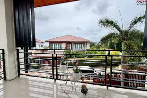 Casa de 4 dormitorios en Pattaya, Tailandia № 212480 - foto 30