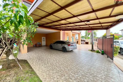 Casa de 4 dormitorios en Pattaya, Tailandia № 212480 - foto 7