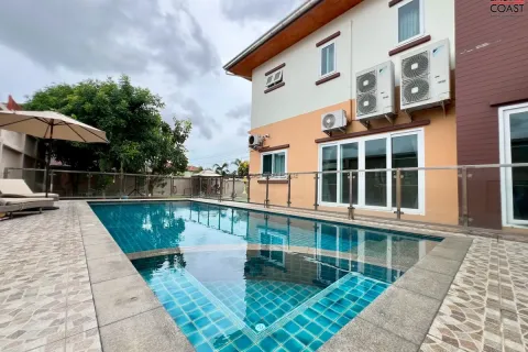 Casa de 4 dormitorios en Pattaya, Tailandia № 212480 - foto 4