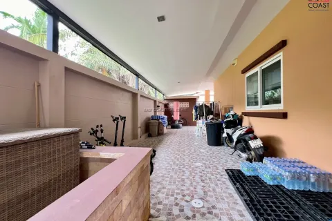 Casa de 4 dormitorios en Pattaya, Tailandia № 212480 - foto 9