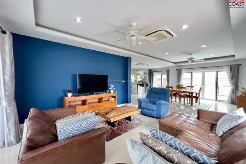 Casa de 4 dormitorios en Pattaya, Tailandia № 212480 - foto 17