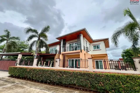 Casa de 4 dormitorios en Pattaya, Tailandia № 212480 - foto 3