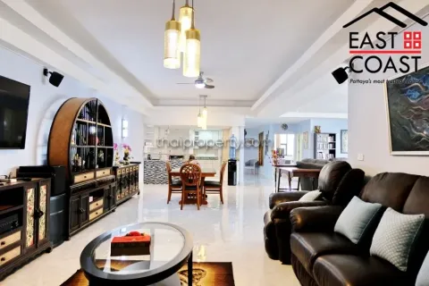 Condominio de 2 dormitorios en Jomtien Beach, Pattaya, Tailandia № 212485 - foto 4