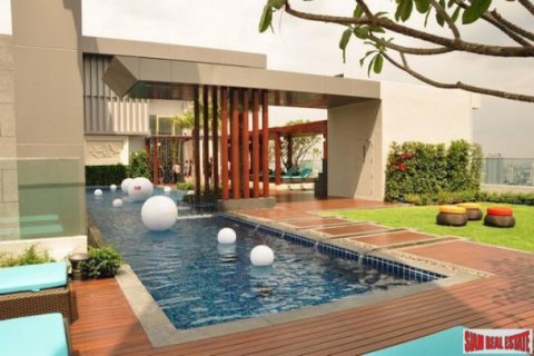 Apartment in Bangkok, Thailand 2 bedrooms № 193809